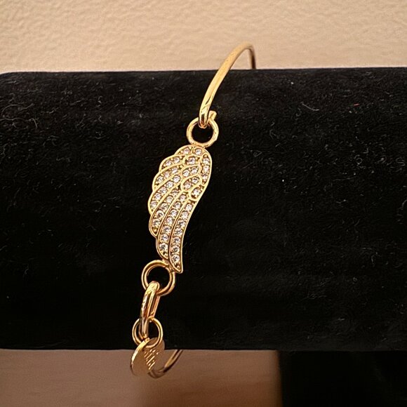 Stia Pavé Icon Bracelet – Wing Symbol – Gold / Gold-tone - Picture 3 of 3